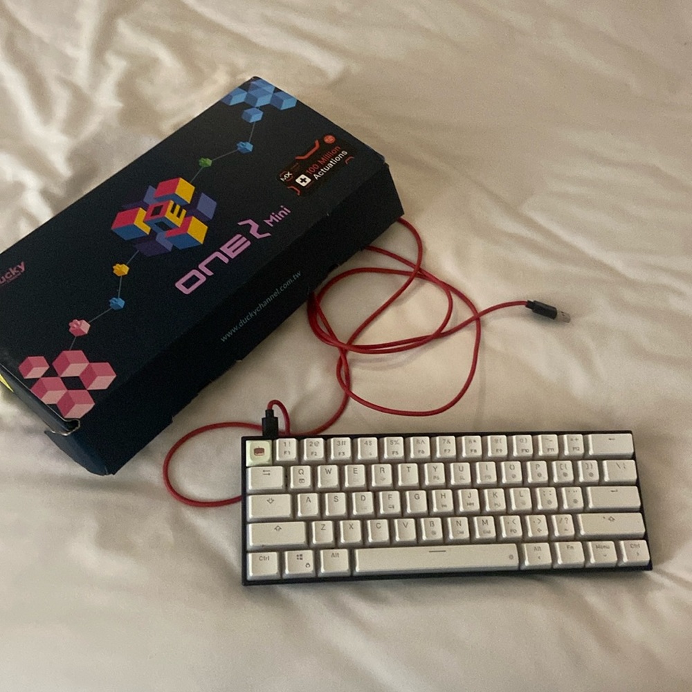 ducky one 2 mini keyboard (cherry RGB Blue)